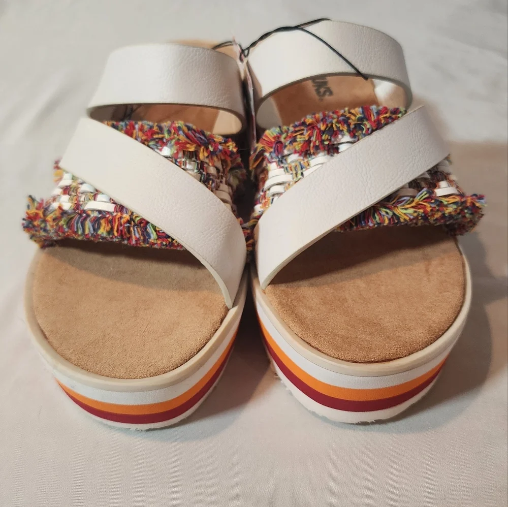 NWT Muk Luks White and Red Platform Shoes with Playful Design 9